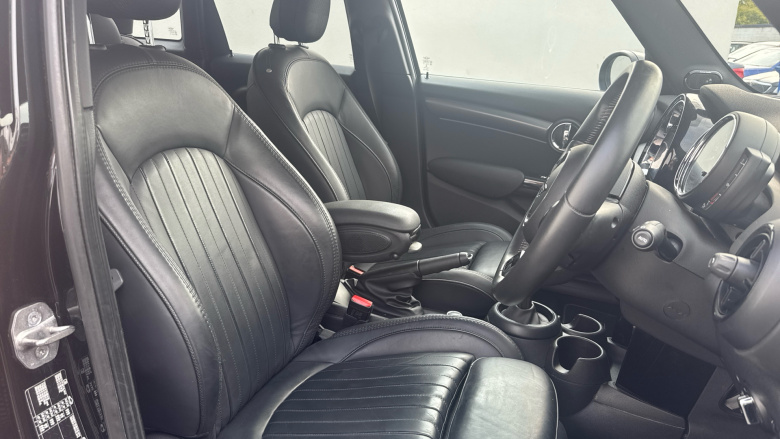 MINI Hatchback 1.5 Cooper Exclusive 5dr Auto Petrol Hatchback